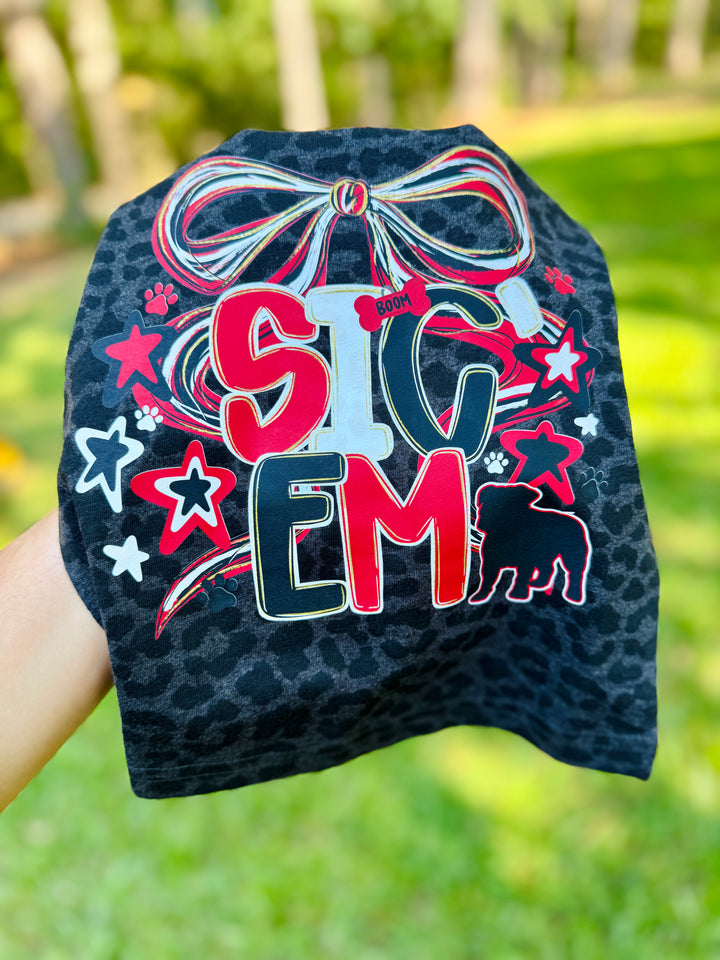 Leopard Sic ‘Em Tee