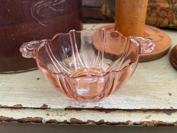 Vintage Oyster and Pearl Pink Depression Glass Bowl