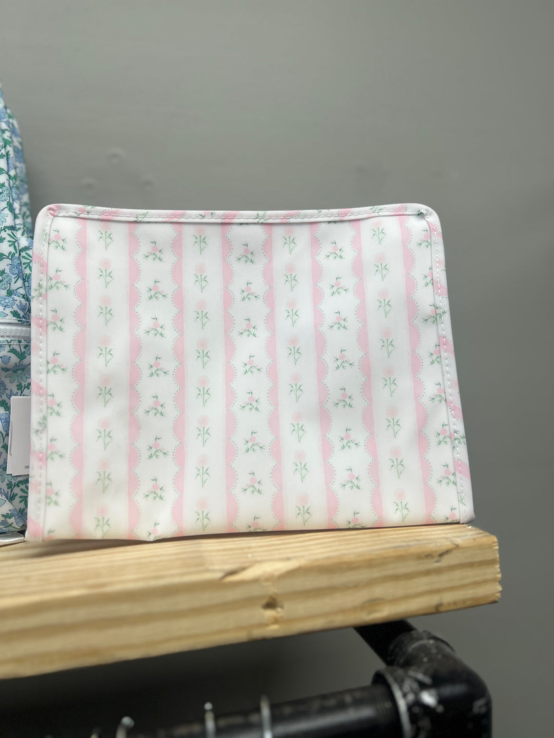 TRVL ROADIE LARGE Zip Pouch - RIBBON FLORAL PINK