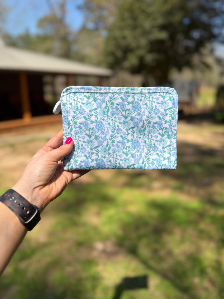 TRVL ROADIE SMALL Zip Pouch - HAMPTONS FLORAL