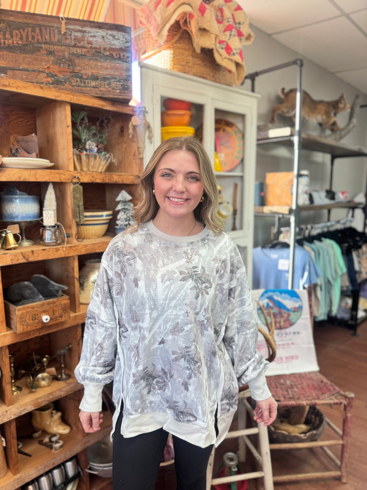 Camo Print Exposed Seam Patchwork Baggy Slit Sweatshirt