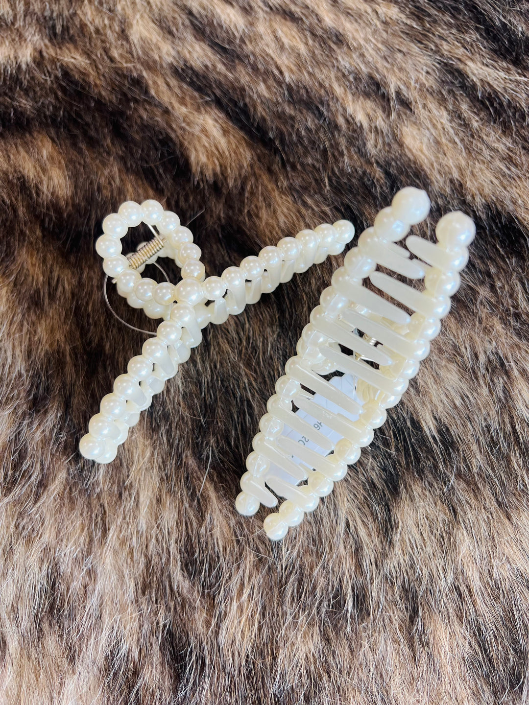 Pearl Claw Clip
